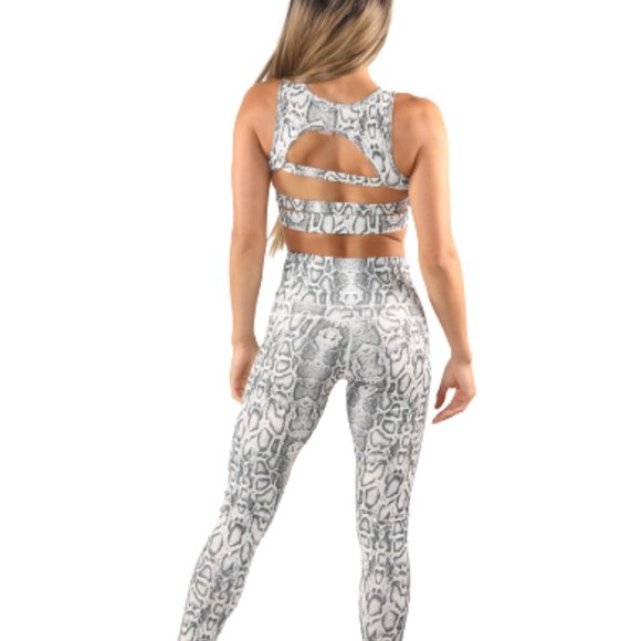 NWT🐍 Snake Print Yoga Set - Picture 5 of 5